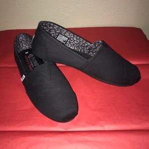 NWOT 🤩 Skechers Women’s BOBS Black Canvas